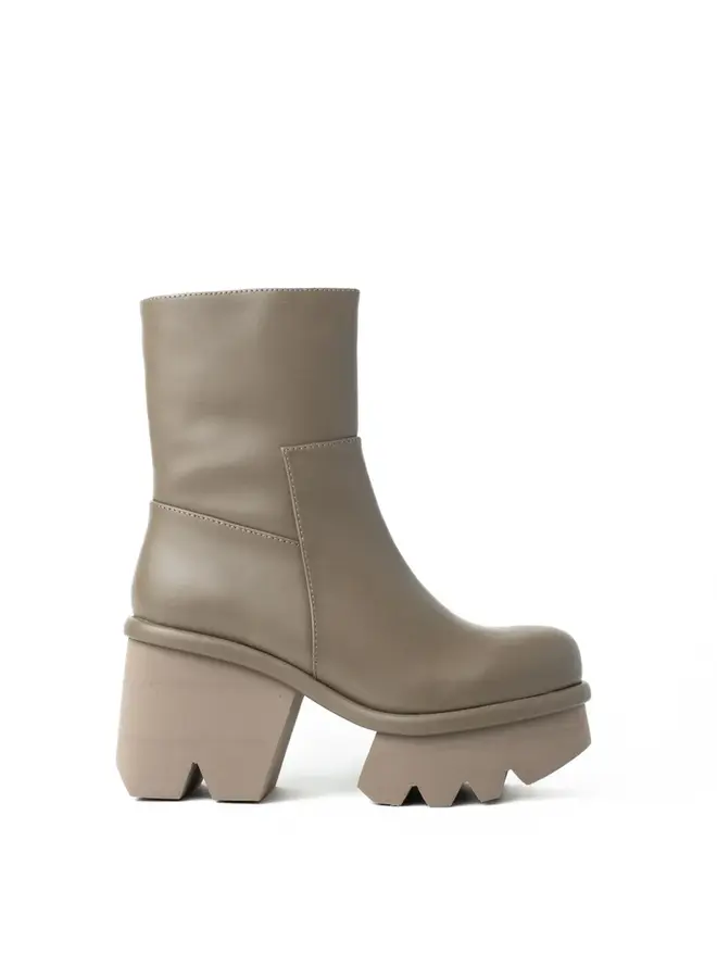 Paloma Barcelo- Hanne Nappa- Taupe