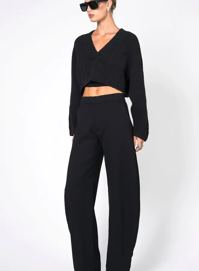 Nonchalant- Sam Crop Sweater- Black