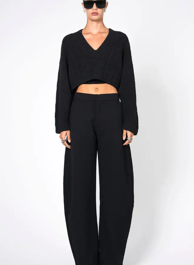 Nonchalant- Sam Crop Sweater- Black