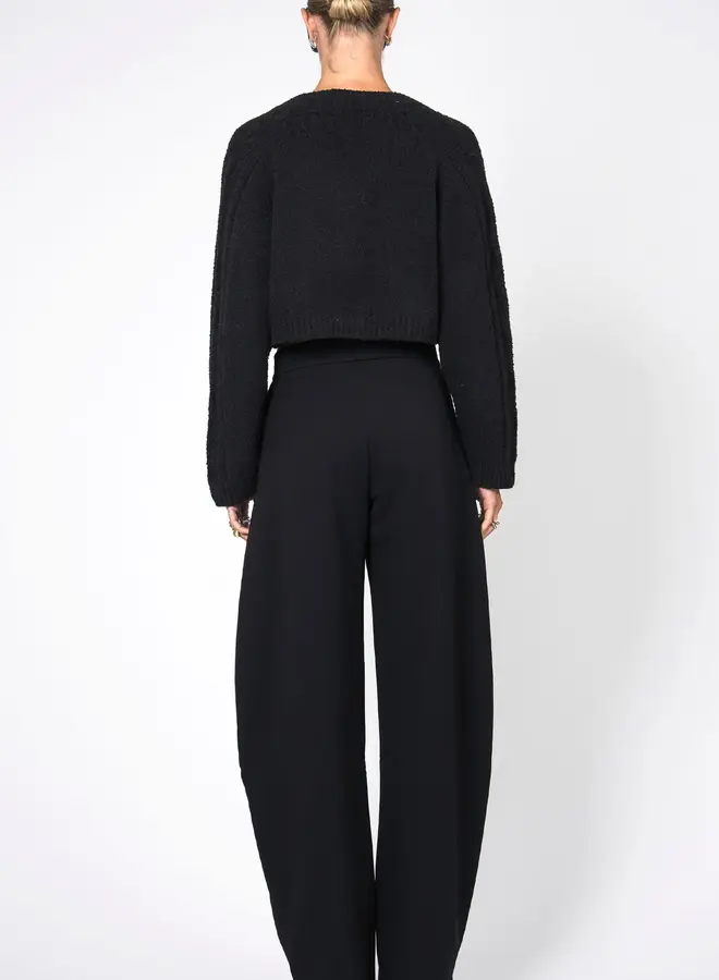 Nonchalant- Sam Crop Sweater- Black