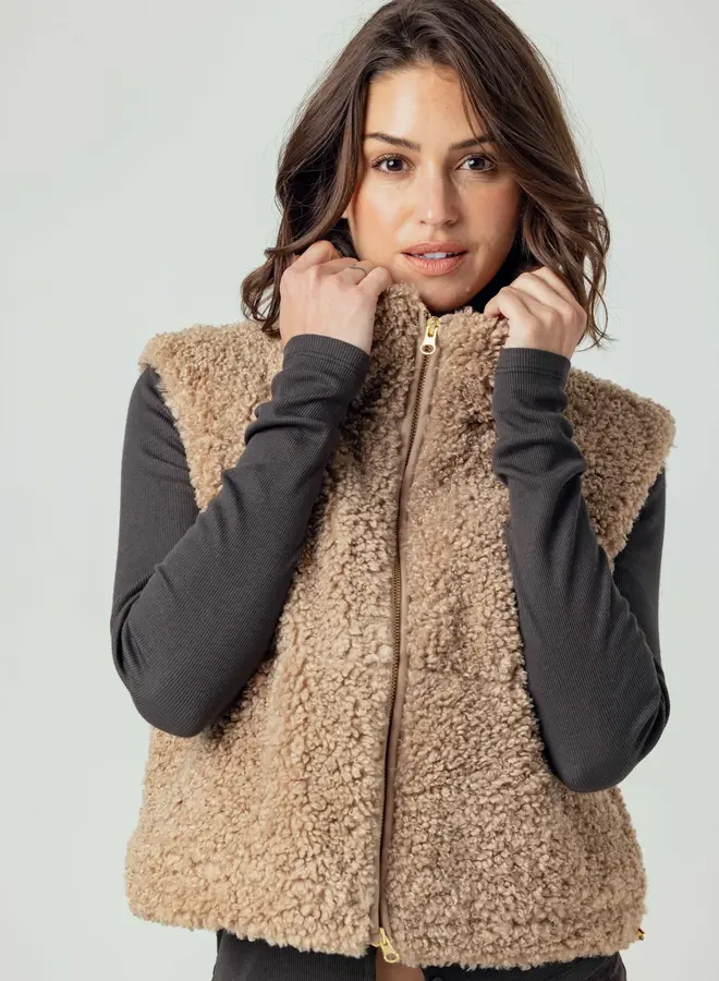 Sundays- Sherpa Cecily Vest- Latte