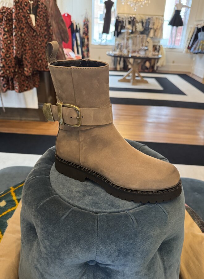 Laura Bellariva- Nabuk Soft Mud