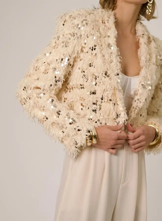 Nonchalant- Everly Faux Fur- White/Gold