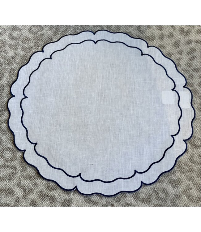Linho Scalloped Round Placemat White and Navy