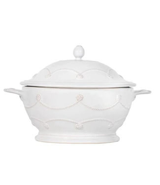 https://cdn.shoplightspeed.com/shops/628249/files/58072630/325x375x2/juliska-berry-thread-lidded-casserole.jpg