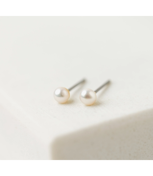 Amari Pearl Stud Earrings