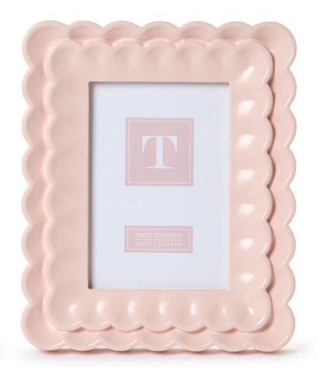 Scalloped Wood Frame 5" x 7" Pink