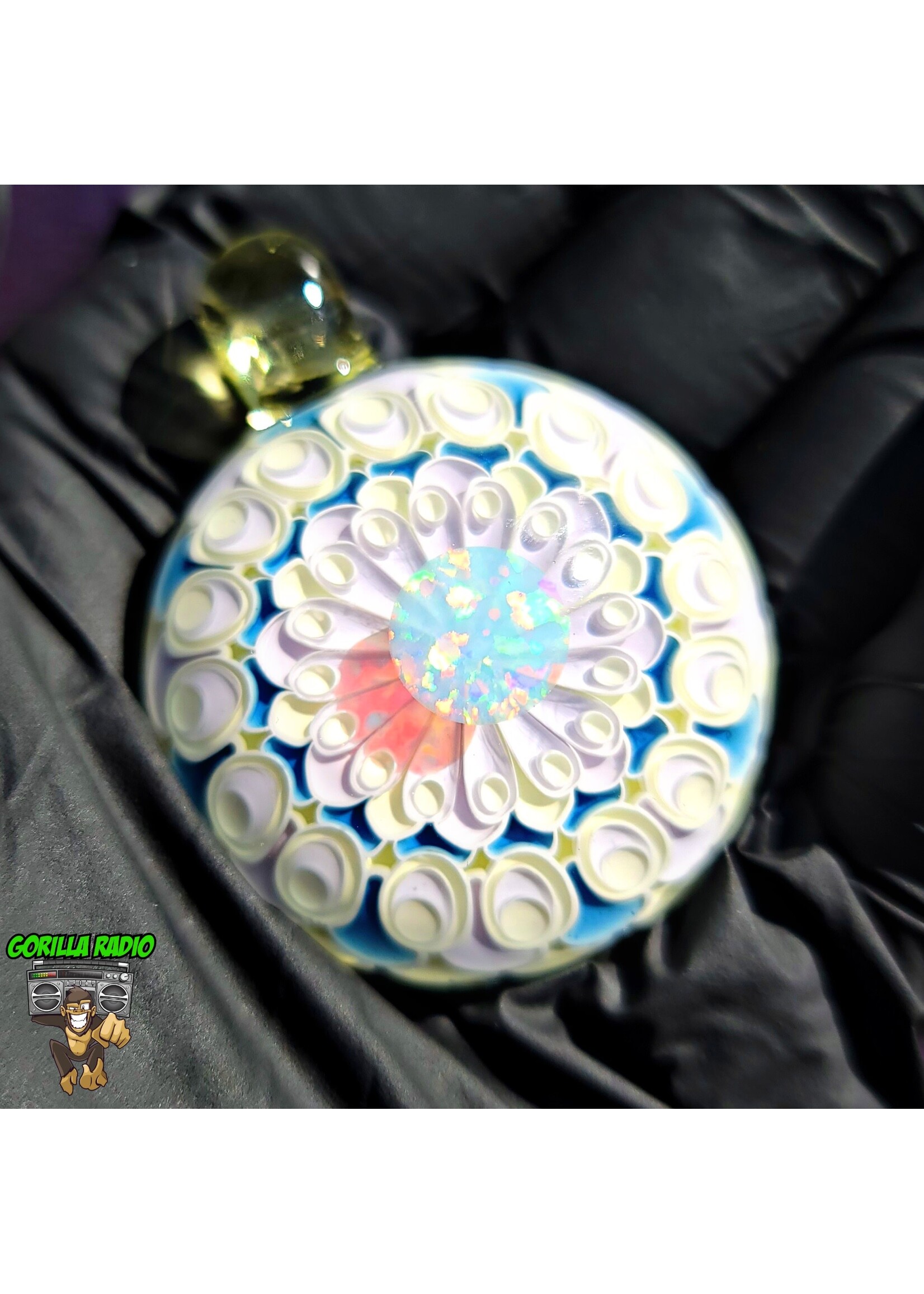 Olour Pendants