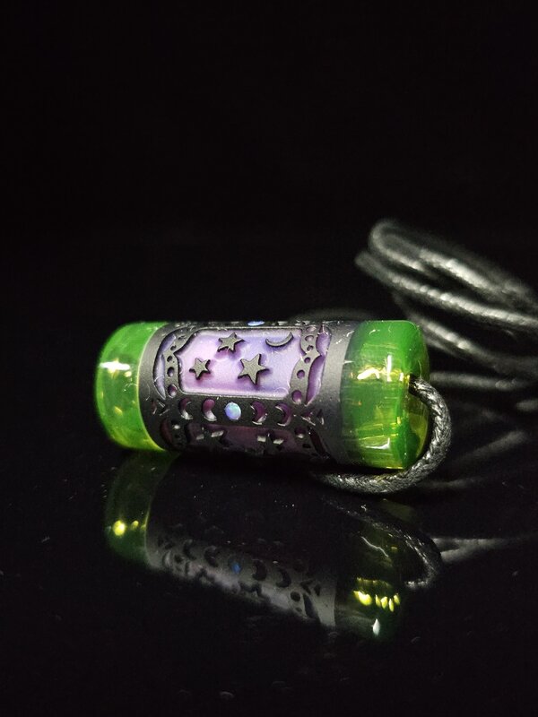 Glassmaze Carved Bead 1