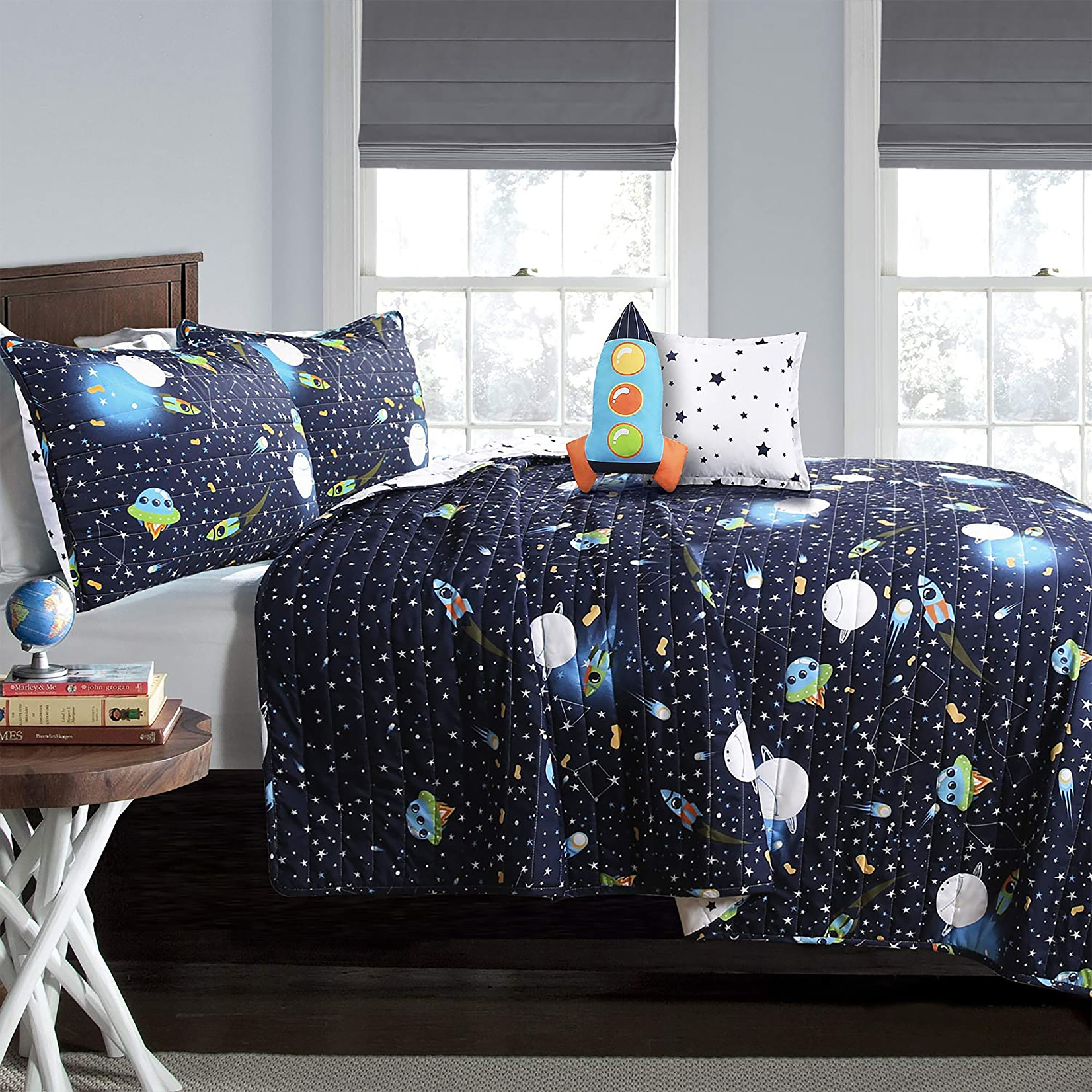 4PC REVERSIBLE QUILT WITH GALAXY MOTIF - COSMOS
