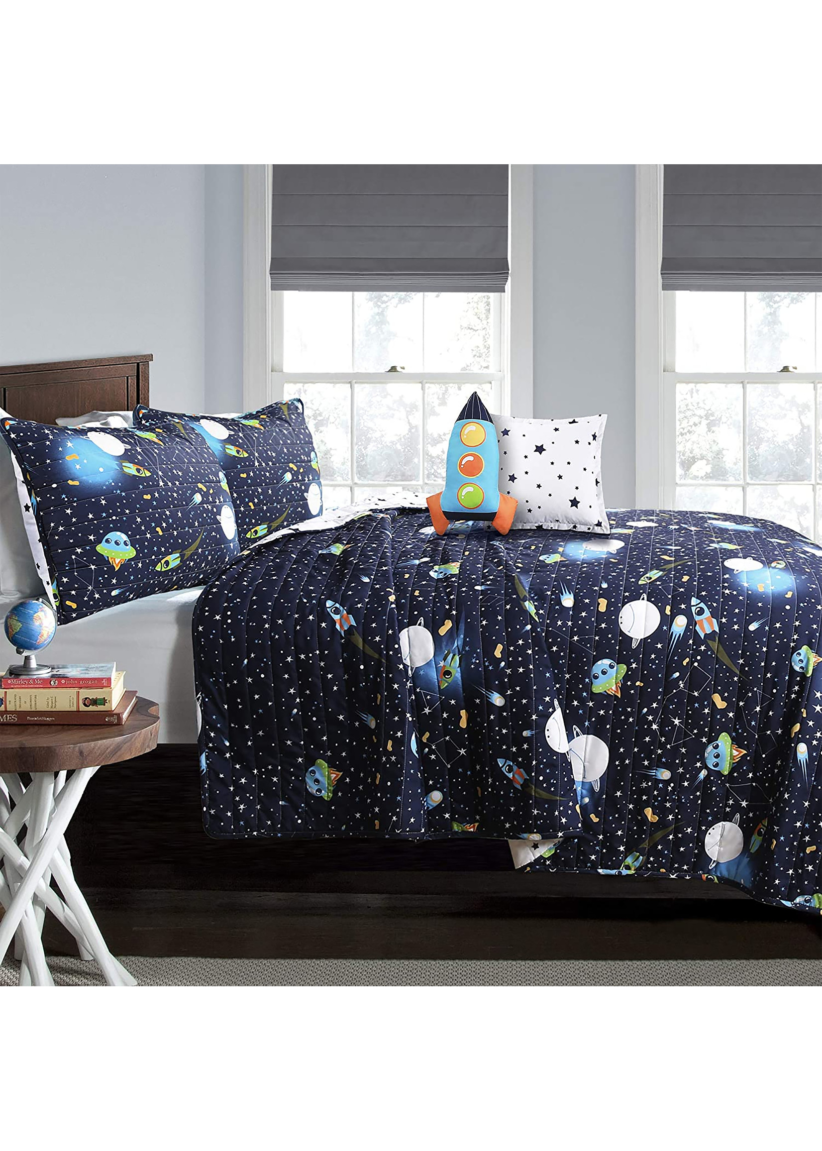 4PC REVERSIBLE QUILT WITH GALAXY MOTIF - COSMOS
