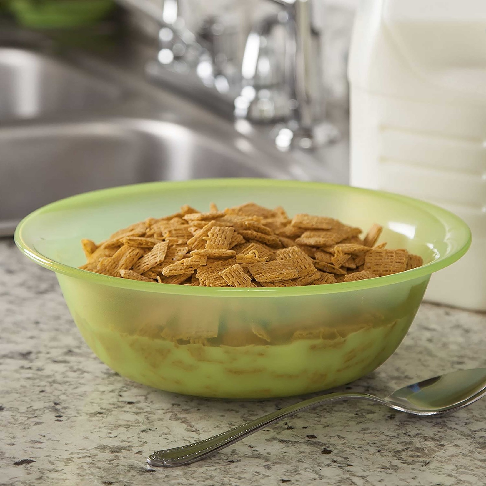 B2 FASHIONS INC Sterilite Set of 2 Green Bowls 1.4L