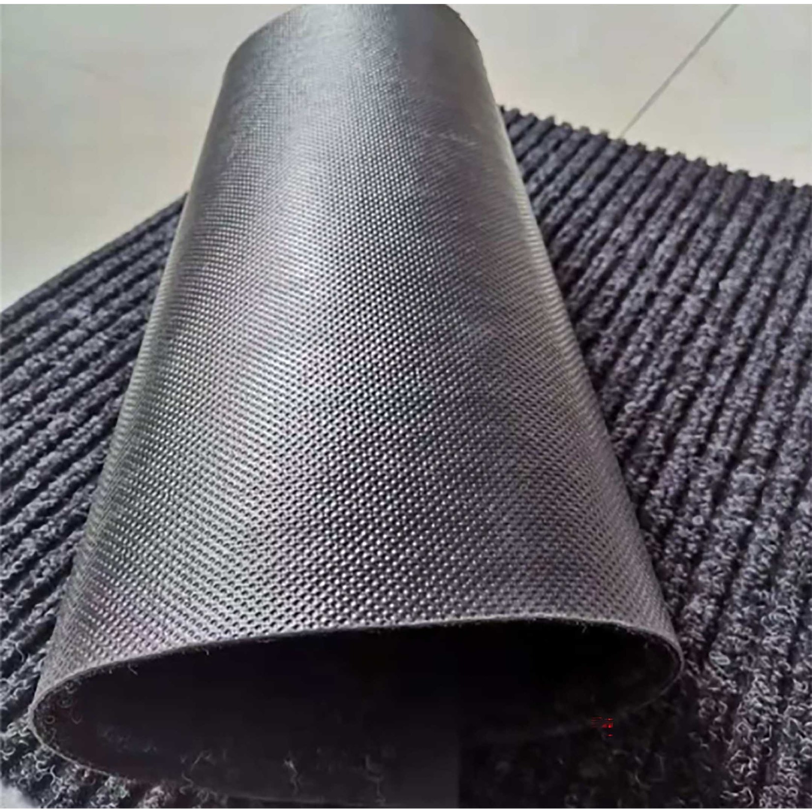 ITY INTERNATIONAL Black Rubber Mat 90x120cm