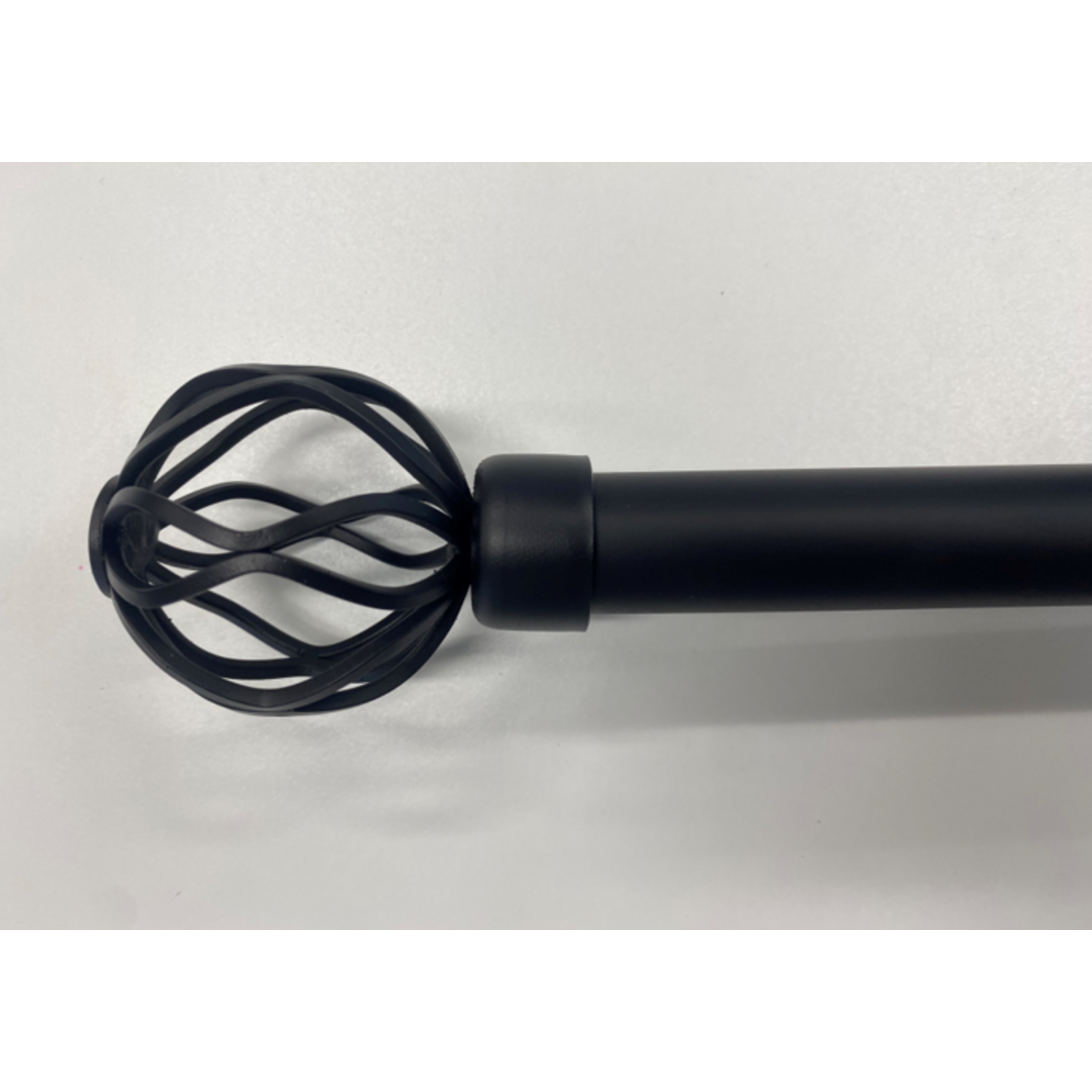 ITY INTERNATIONAL Black extendable curtain rod round twisted  84-156''
