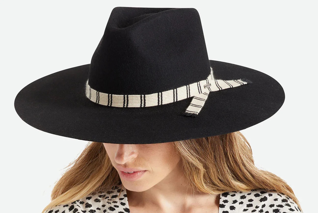 This Wide-Brimmed Hat Is a Trendy Staple for Fall Fashion