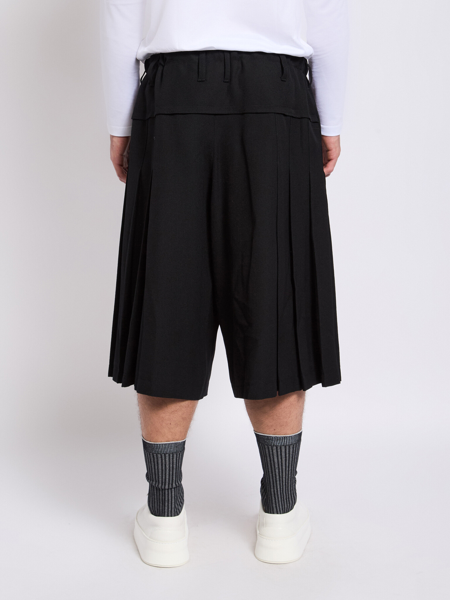Yohji Yamamoto: Black G-Pleats Half Pants | Men's Designer Yohji Yamamoto: Black G-Pleats Half Pants | Men's Designer