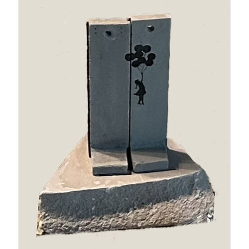 BANKSY WALLED OFF HOTEL GIRL WITH BALLOONS SCUPLTURE BOX SET BANKSY WALLED OFF HOTEL GIRL WITH BALLOONS SCUPLTURE BOX SET