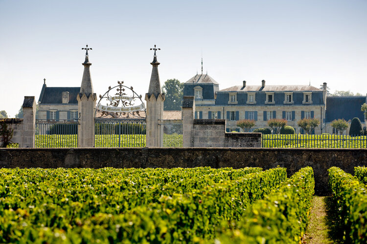 Last Chance Château La Mission Haut Brion, Pessac-Léognan, FR, 2009 (Jean-Phillipe Delmas & Florence Forgas)
