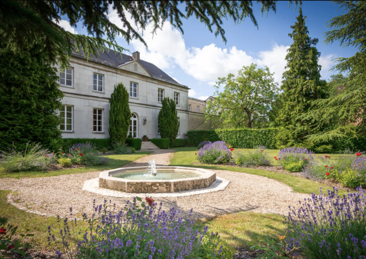 White Burgundy Chardonnay "Secret de Famille", Albert Bichot, Bourgogne, FR, 2018