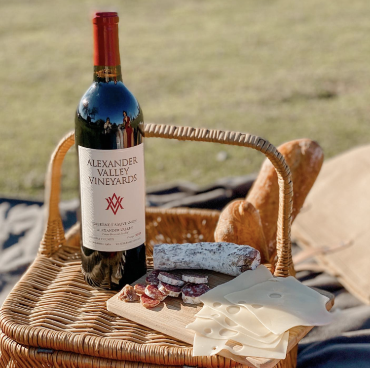 Cabernet Sauvignon Cabernet Sauvignon "Estate", Alexander Valley Vineyards, CA, 2022 (Wetzel family & Kevin Hall)