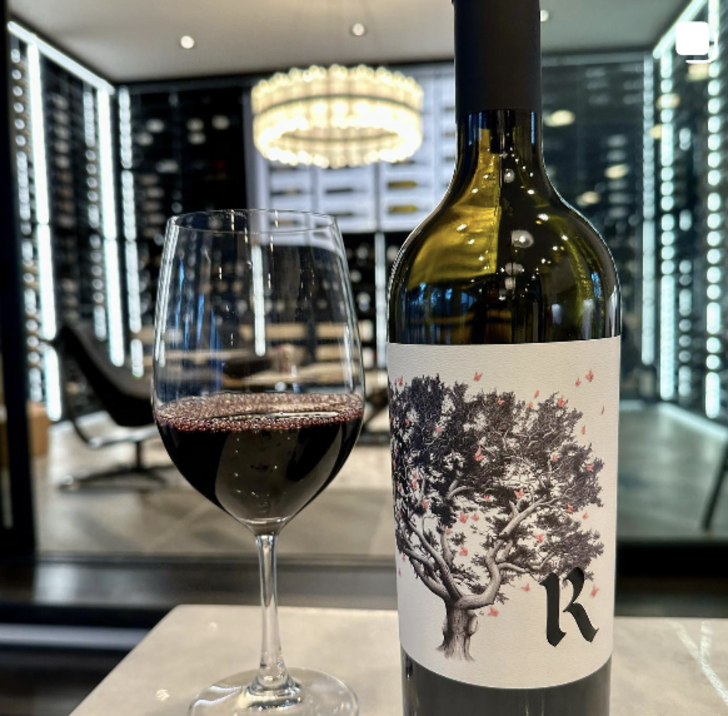 Still Wild サラ・ローレ・エンゲルハルド サイン入り 2019 Andrew Will Sorella 750ml | Wally's Wine & Spirits