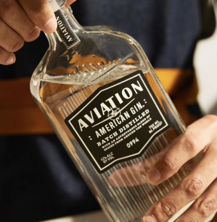 Gin Gin, Aviation, 1L