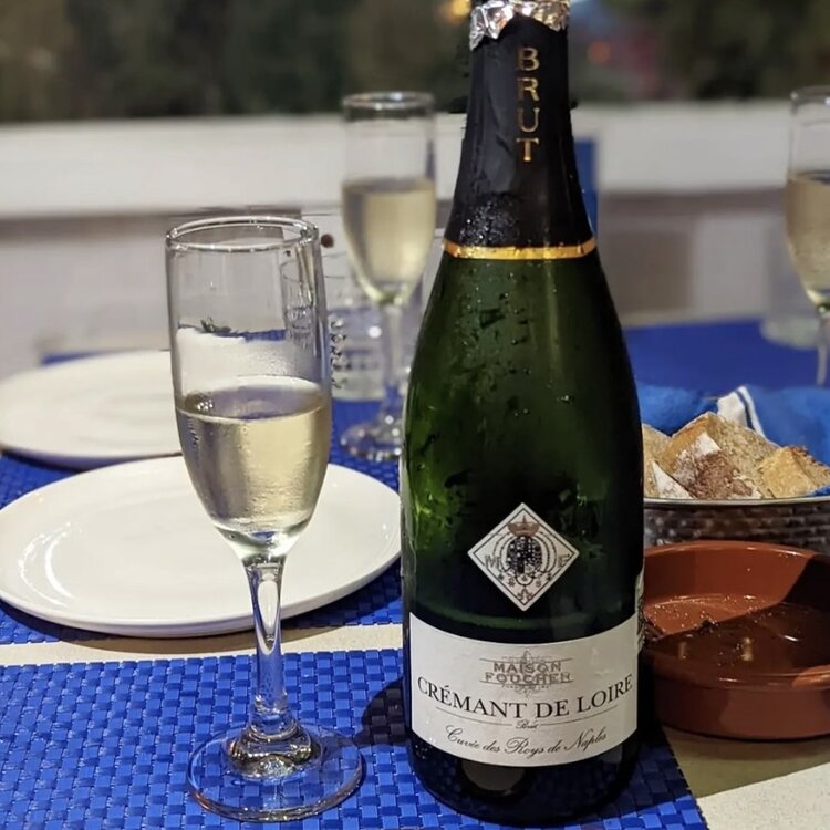 Sparkling Sparkling, "Cuvee des Roys de Naples" Maison Foucher, Cremant de Loire, FR, NV