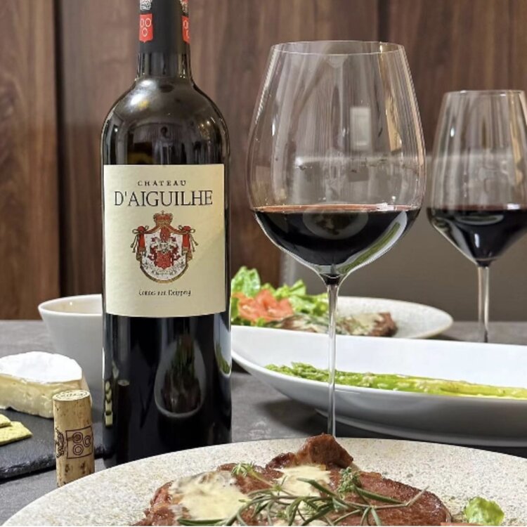 Bordeaux Château d'Aiguilhe, Castillon-Côtes de Bordeaux, FR, 2020 (Stephan von Neipperg)