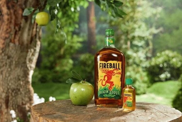 Whiskey Whiskey  "Apple Cinnamon", Fireball, 1L