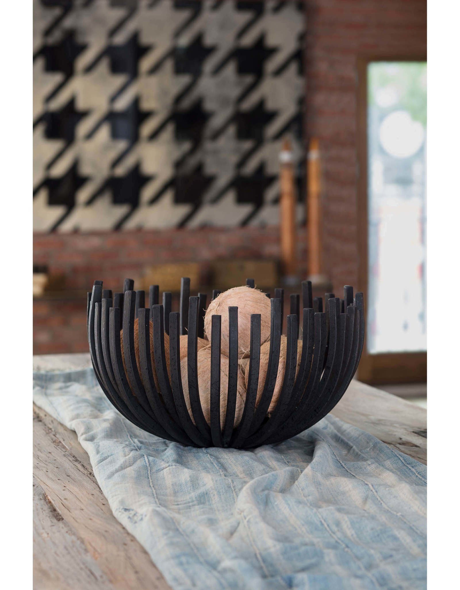 Regina Andrew Design Webbed Bowl Circle (Blackened Iron)