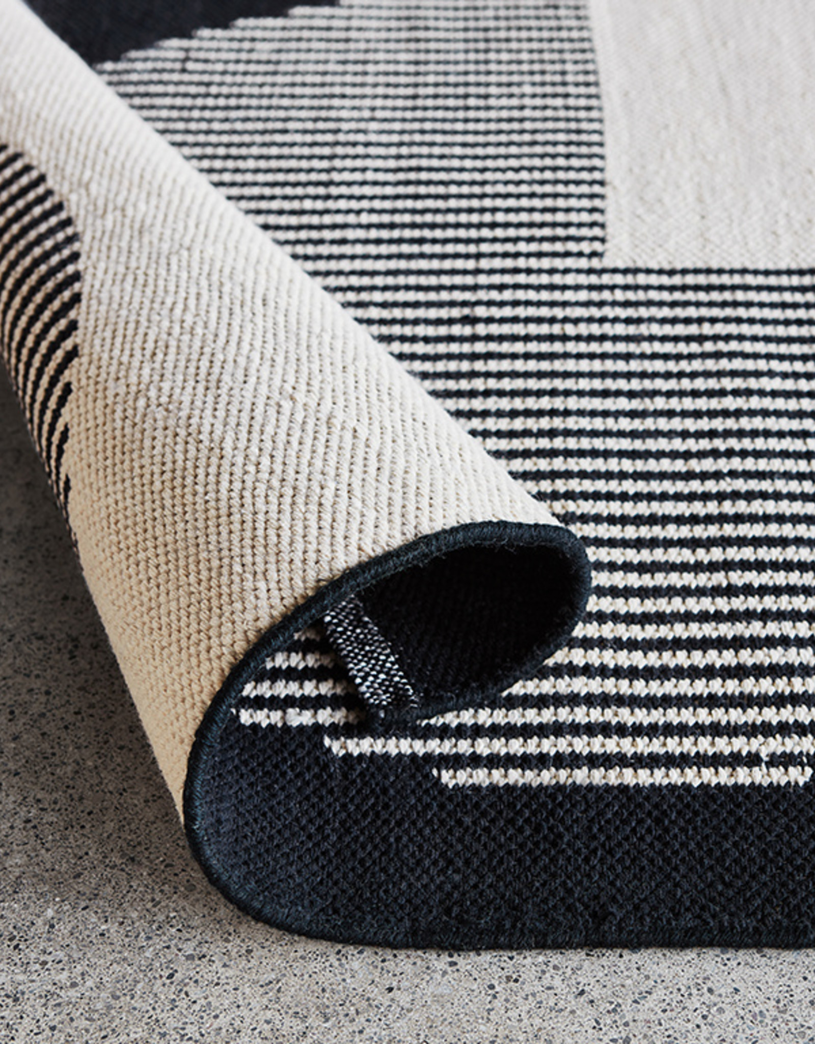 Gus* Modern Construct Reversible Rug