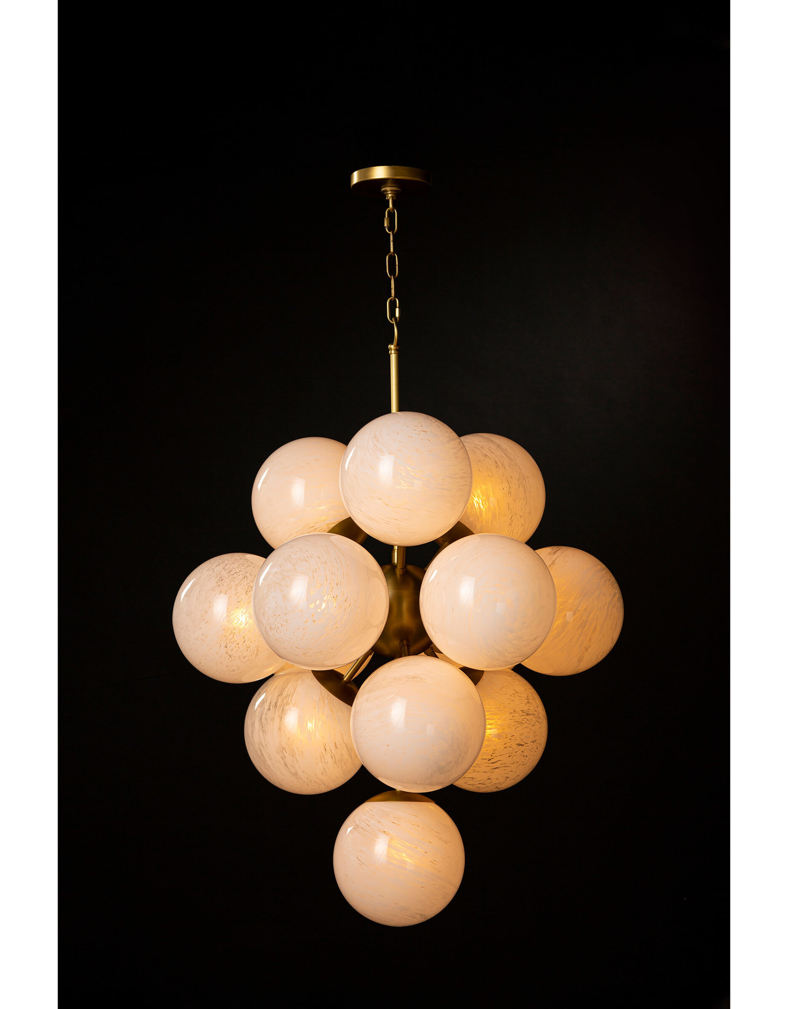 Regina Andrew Design La Dame Chandelier (Swirl Glass Natural Brass)