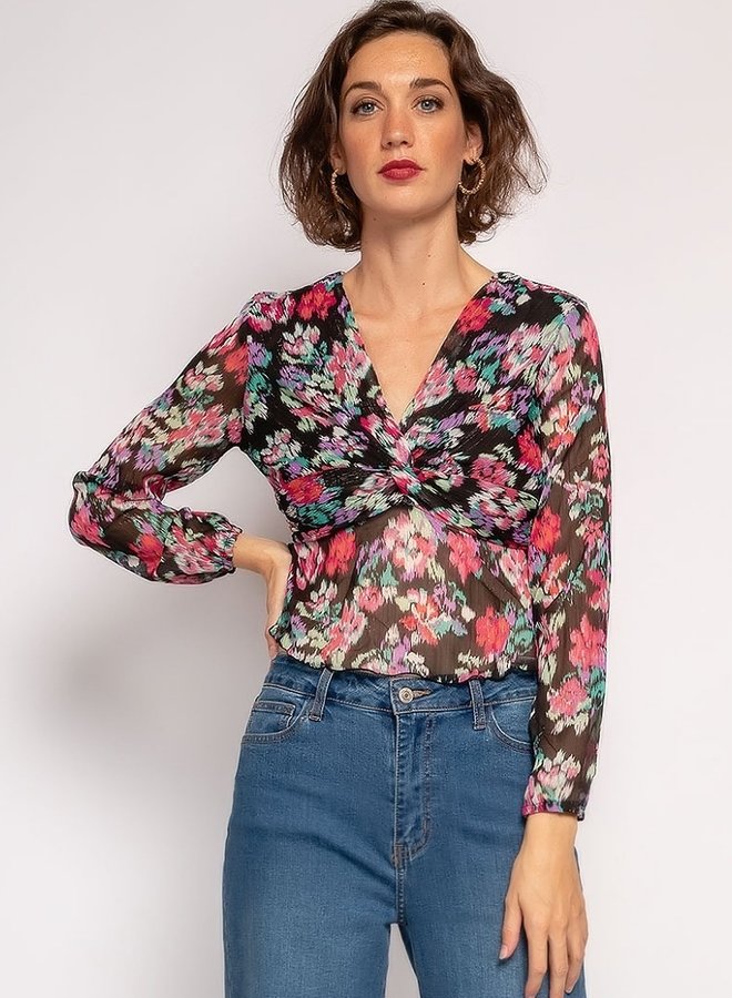 Flowy blouse with flowers