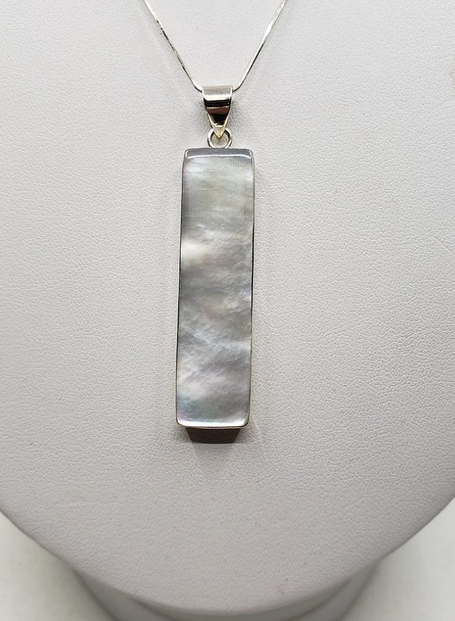 Mother of Pearl Pendant with silver chain