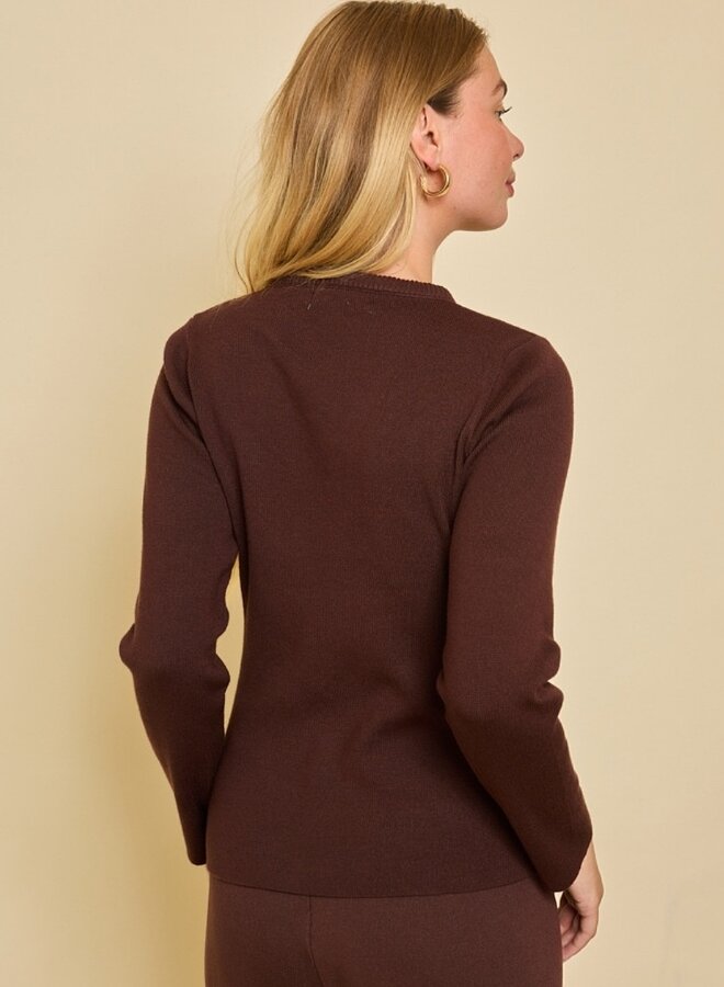 Fitted sweater with bow