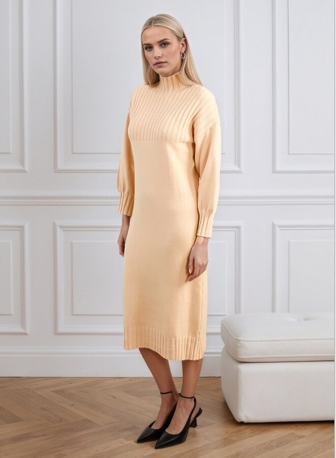 Elegant ribbed sweater dress