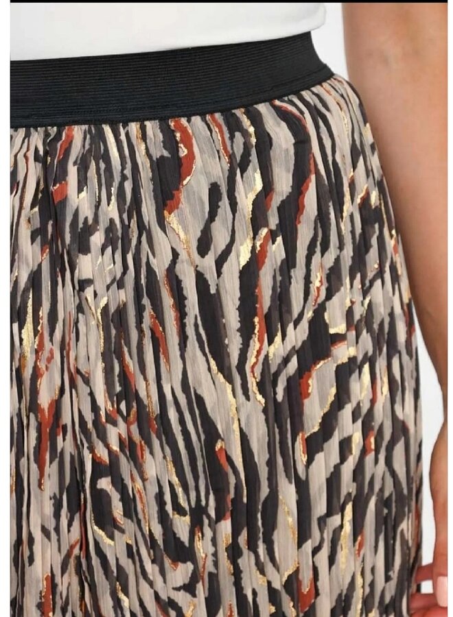 Pleated animal print skirt