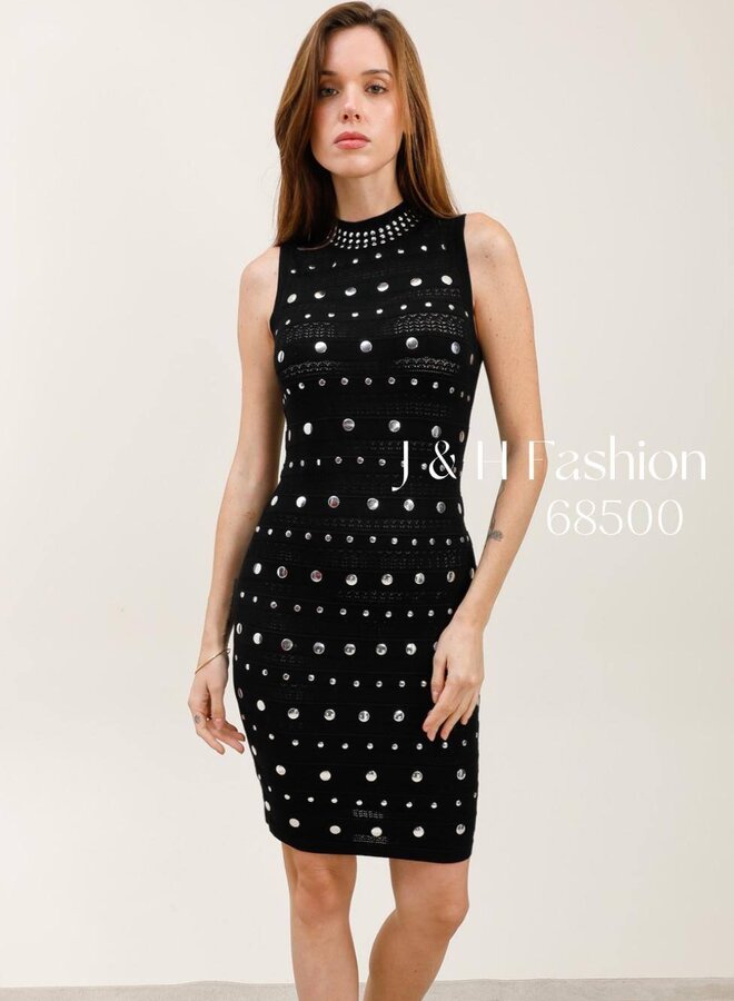 Sleeveless knit dress with silver buttons