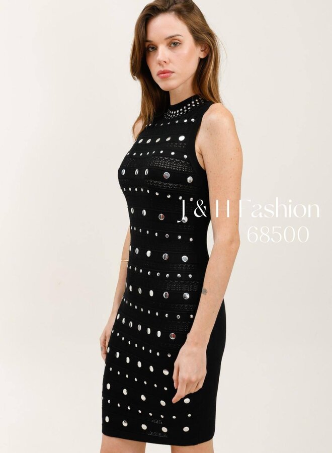 Sleeveless knit dress with silver buttons