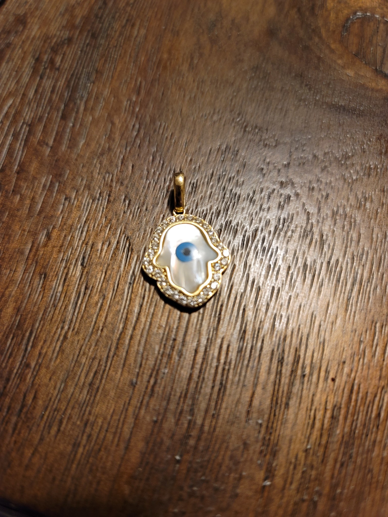 10K Gold Mother of Pearl Hand PGE26