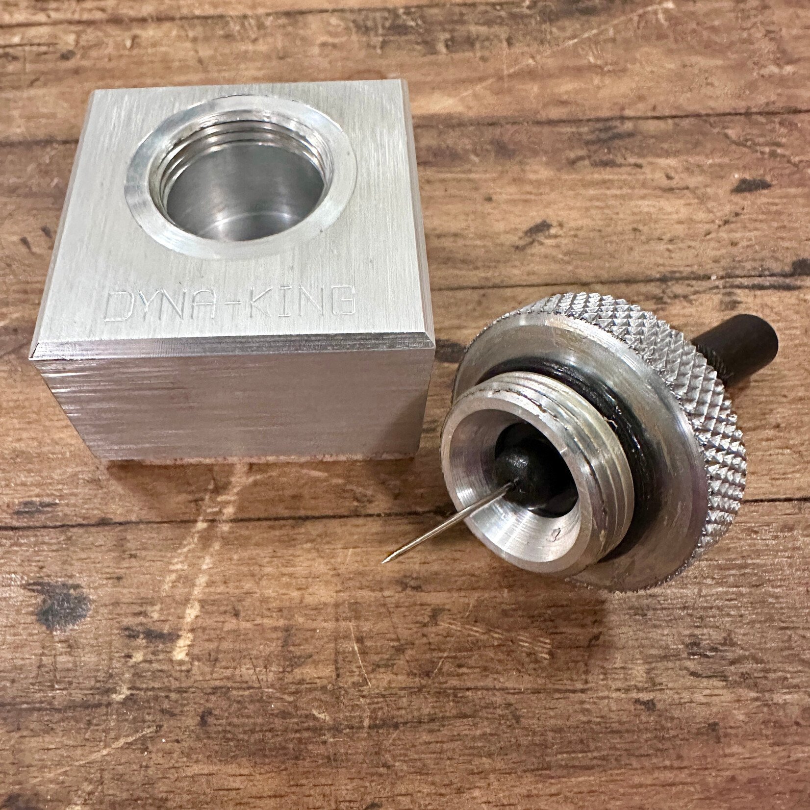 Dyna King DYNA-KING FLY TYING CEMENT RESERVOIR