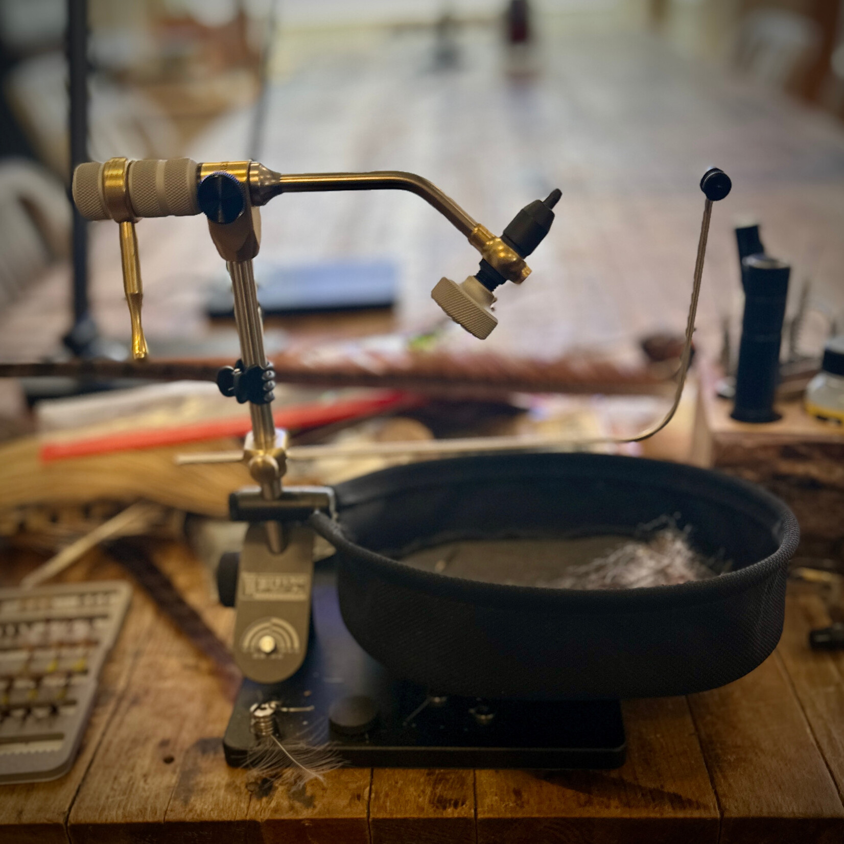 Renzetti RENZETTI PRESENTATION 3000 VISE  WITH PEDESTAL BASE