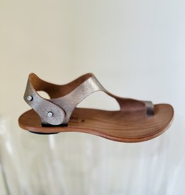 CYDWOQ Reptile Sandal