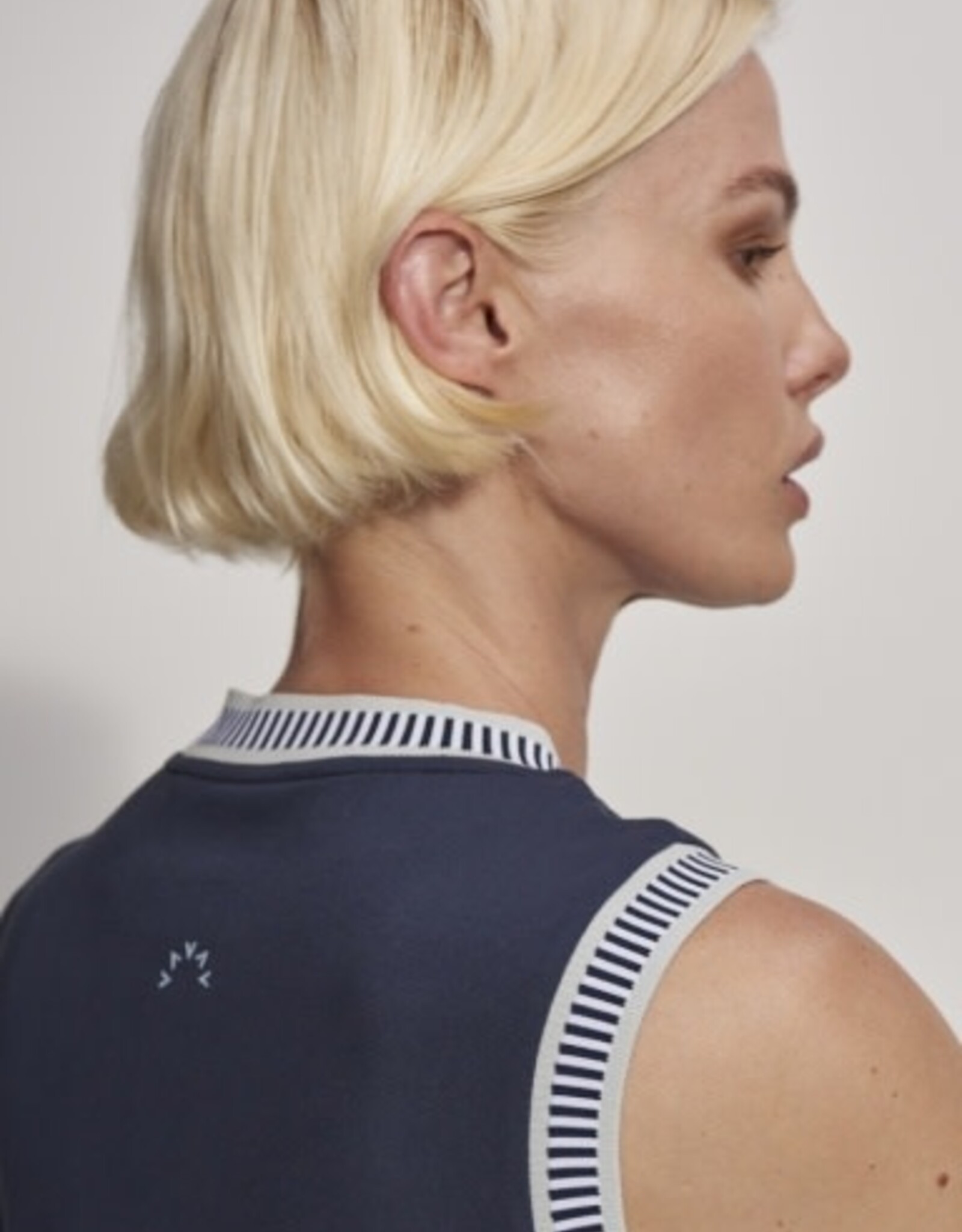 VARLEY HESSIAN PERFORMANCE TANK