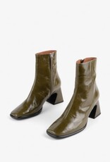 INTENTIONALLY BLANK TAFFY PATENT LEATHER BOOT