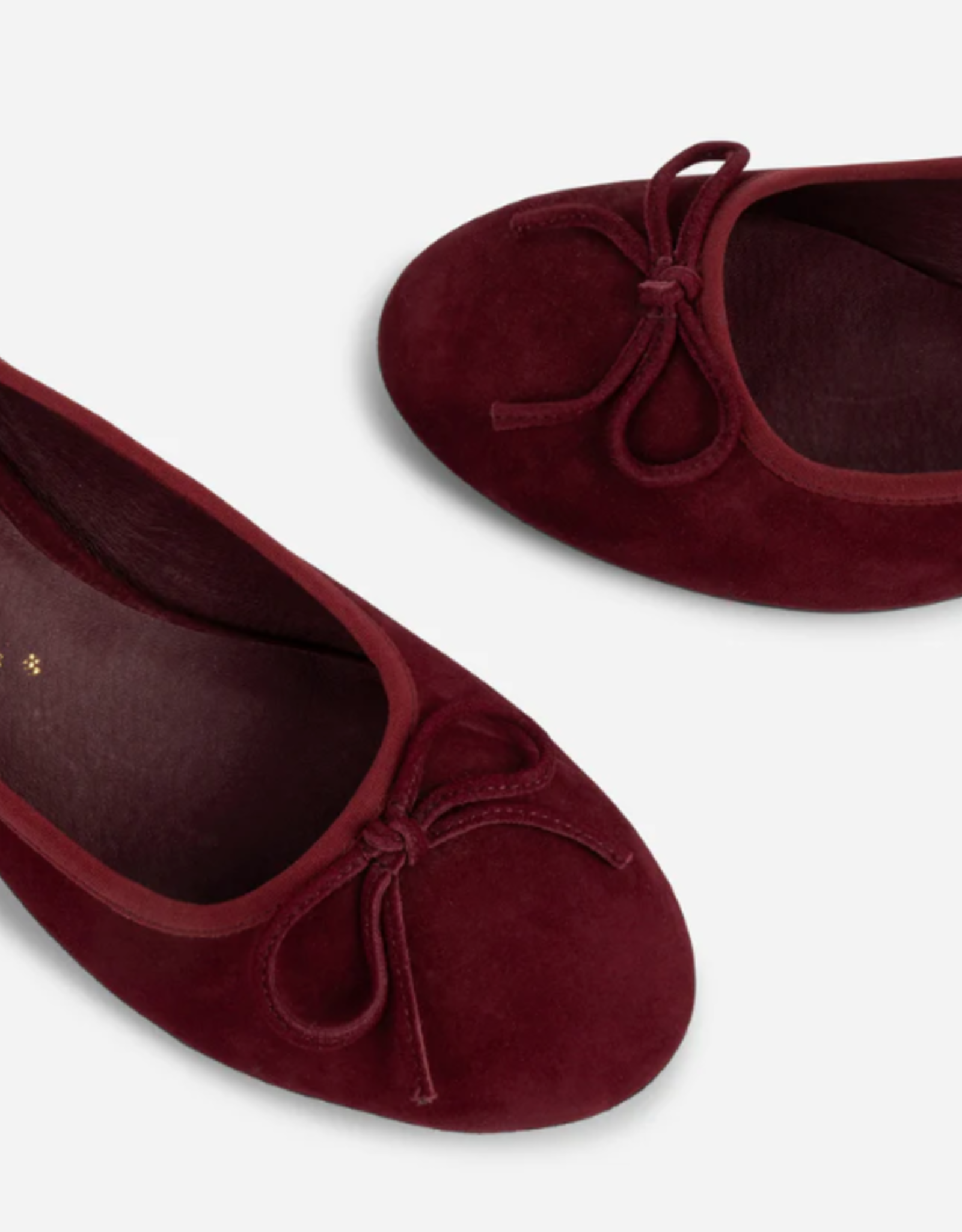 INTENTIONALLY BLANK BINA SUEDE KITTEN HEEL