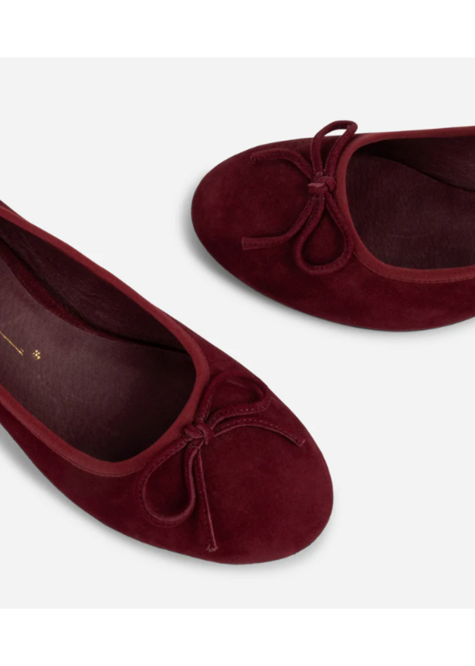 INTENTIONALLY BLANK BINA SUEDE KITTEN HEEL