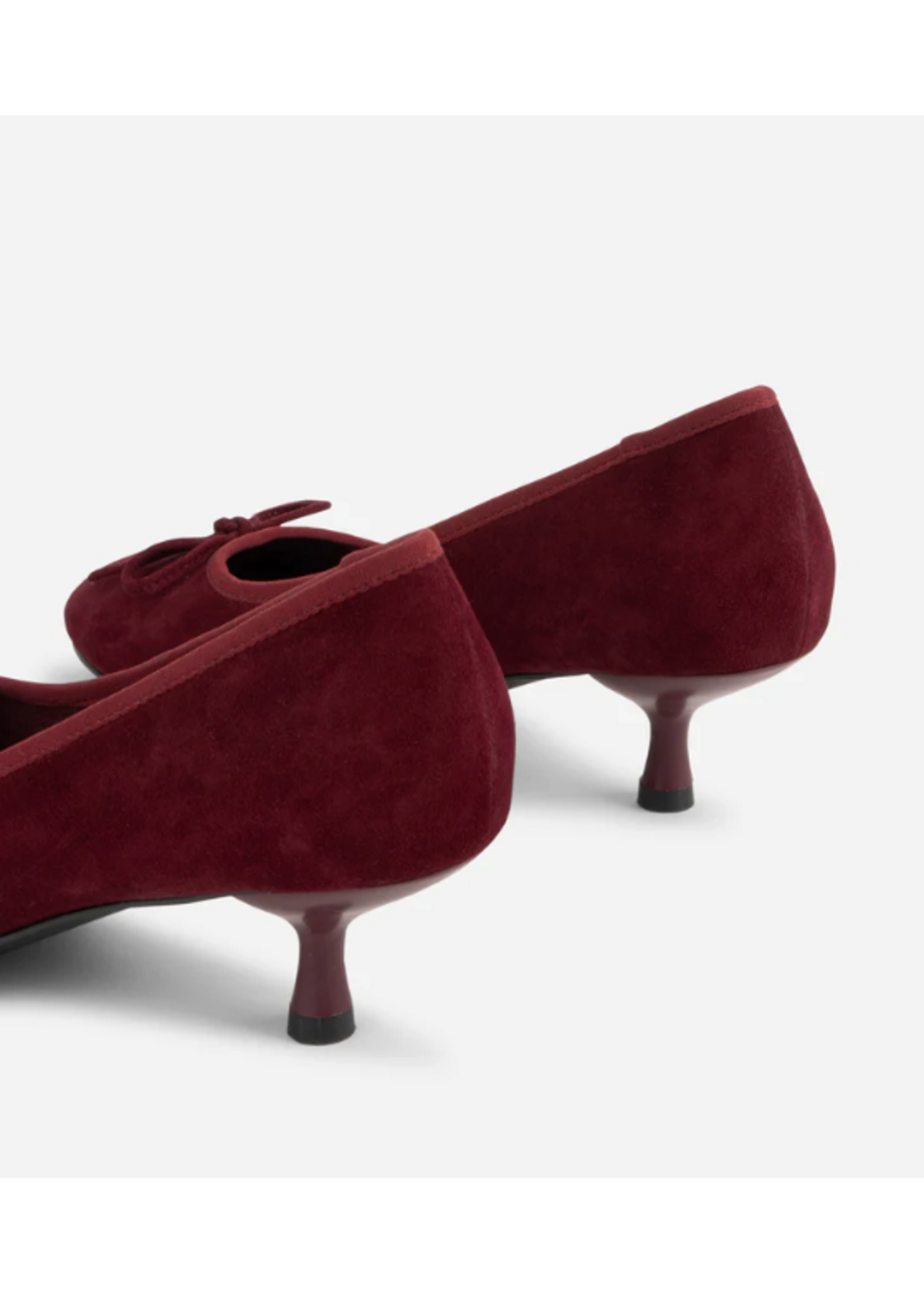 INTENTIONALLY BLANK BINA SUEDE KITTEN HEEL