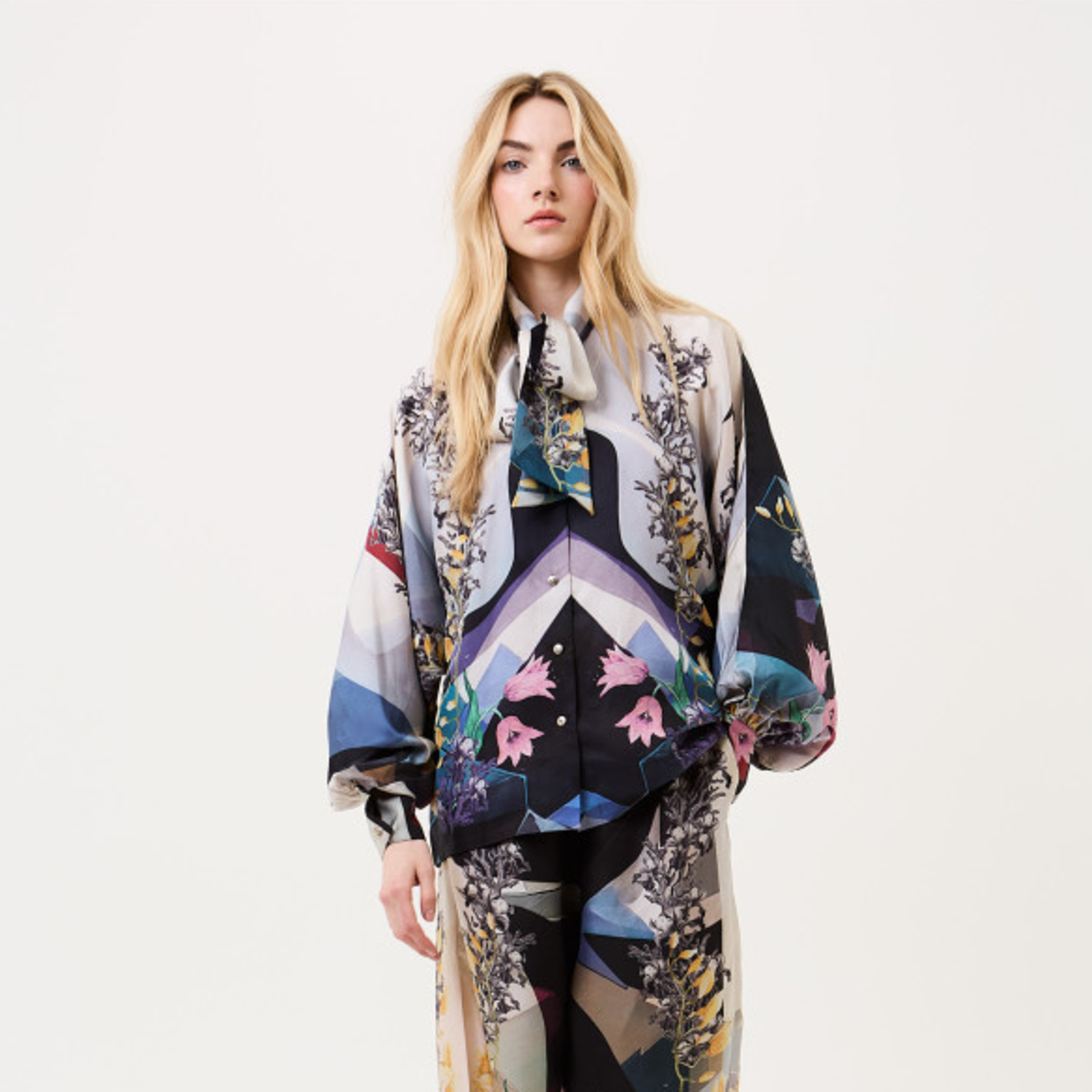 FALGUNI BARITONE TIE UP BLOUSE