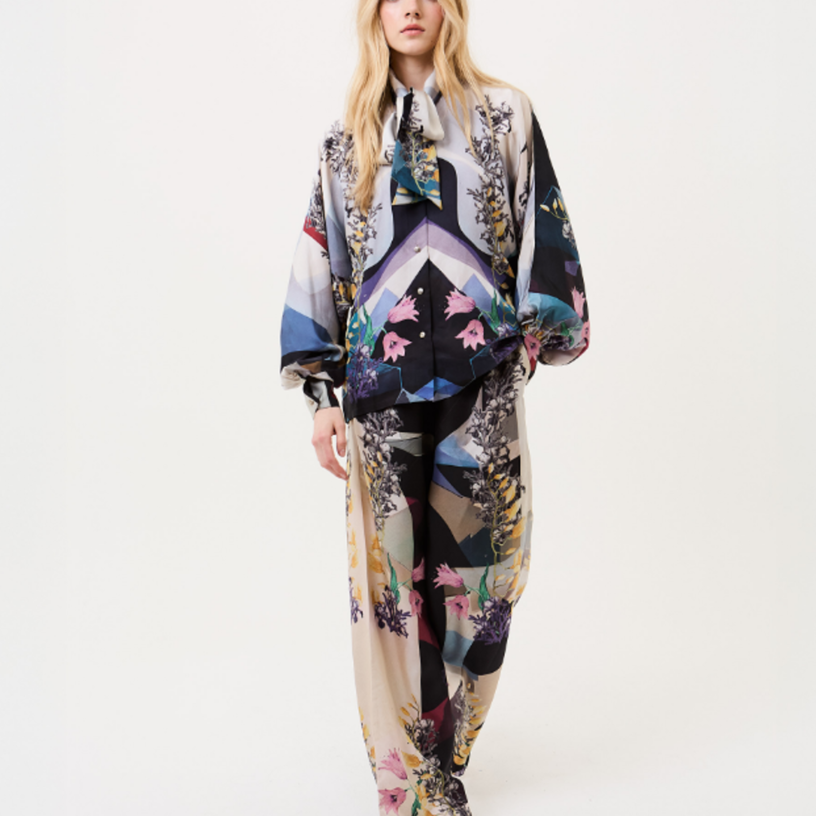 FALGUNI BARITONE TIE UP BLOUSE